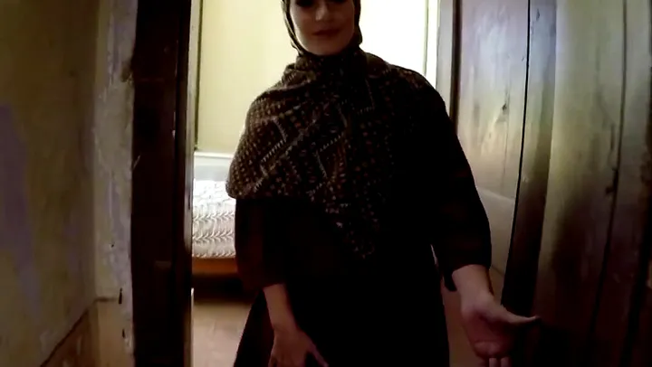 Muslim housewife No Money, No Problem