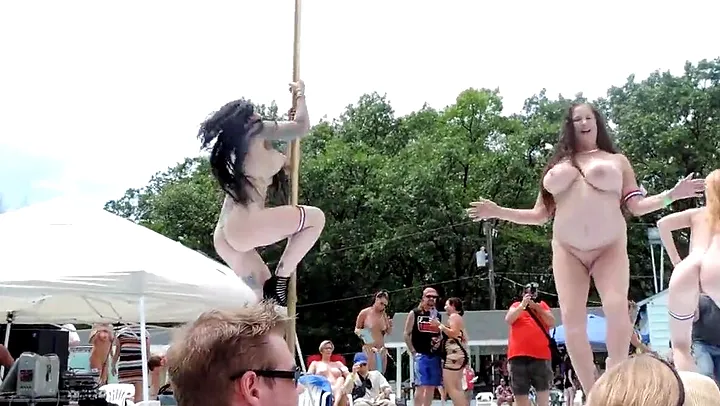 Nude Big Boobs Strippers Dancing in Public - xdance.stream